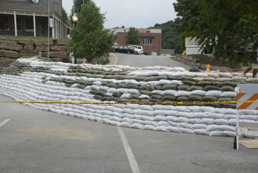 City of Parkville sandbagging efforts June 2011