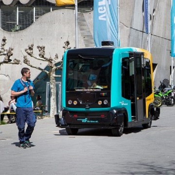 Self-driving buses just around the corner, expert says