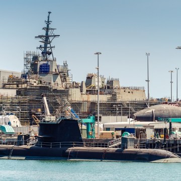 AG slams management of troubled defence projects