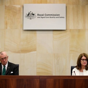 Bureaucrat grilled at Royal Commission