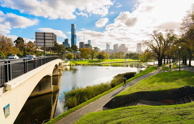 Floating bins keep Melbourne’s Yarra clean