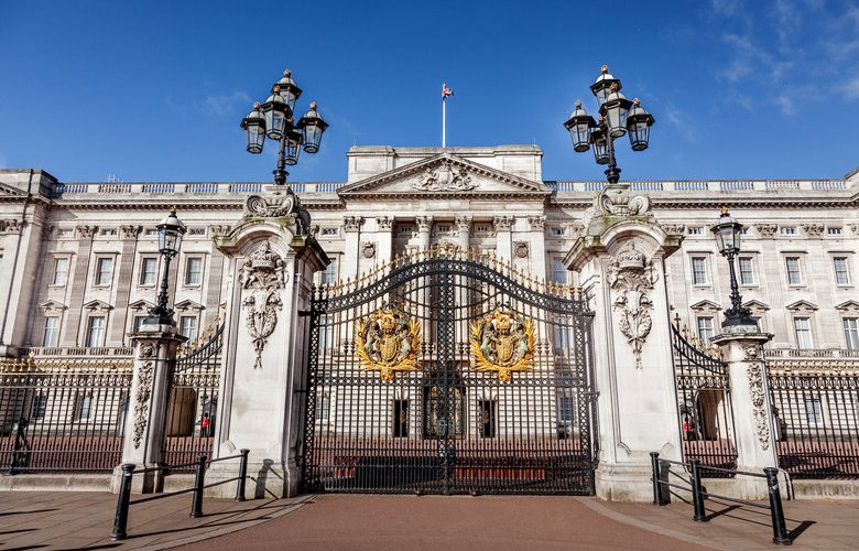 Palace letters spark renewed calls for republic
