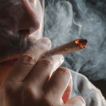 Vic committee approves legalising cannabis
