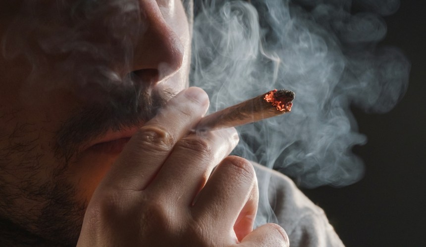 Vic committee approves legalising cannabis