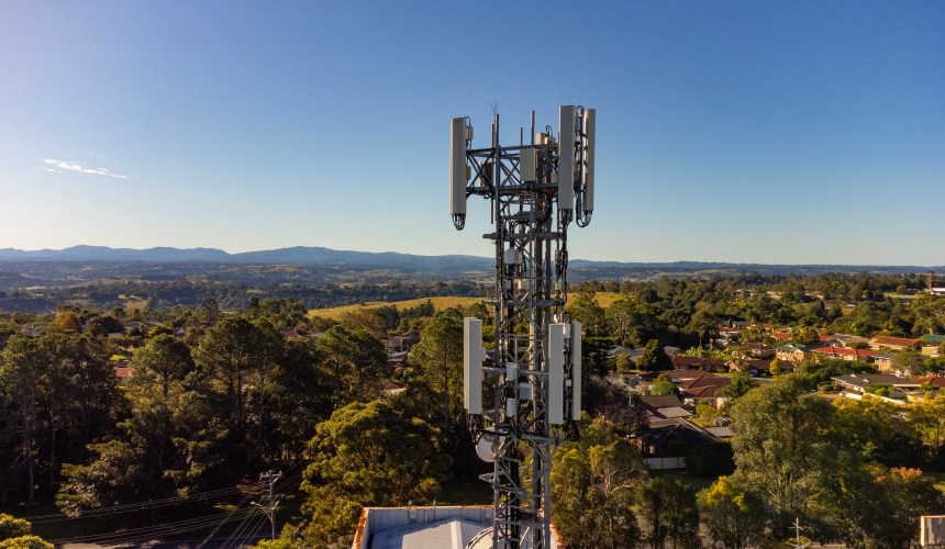 Address the digital divide, say Qld councils