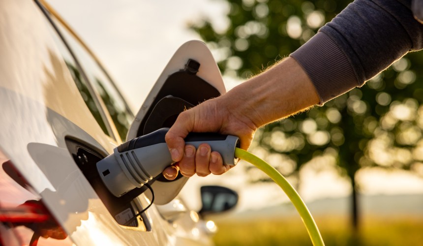 Canada accelerates transition to zero-emission vehicles